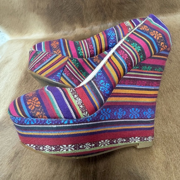Breckelles Woman’s Wedge Heels Shoes Size 8 US Multicolor Boho Artsy Spring - Picture 12 of 13